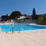 Gascou - Golfe De St-tropez - Mazet Dans Un Domaine Avec Piscine Et Terrain De Tennis *