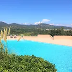 Gascou - Golfe De St-tropez - Mazet Dans Un Domaine Avec Piscine Et Terrain De Tennis 빌라 *