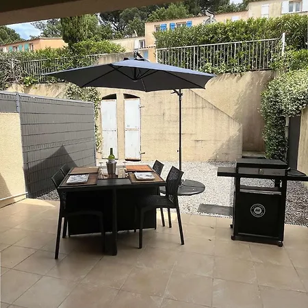 Gascou - Golfe De St-tropez - Mazet Dans Un Domaine Avec Piscine Et Terrain De Tennis